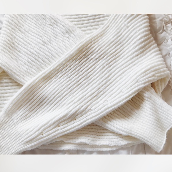 White off the shoulder sweater - Picture 7 of 9